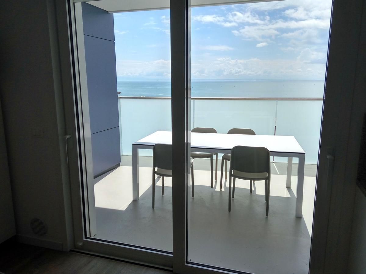 Residenza Edda Apartment Линяно Сабиадоро Екстериор снимка